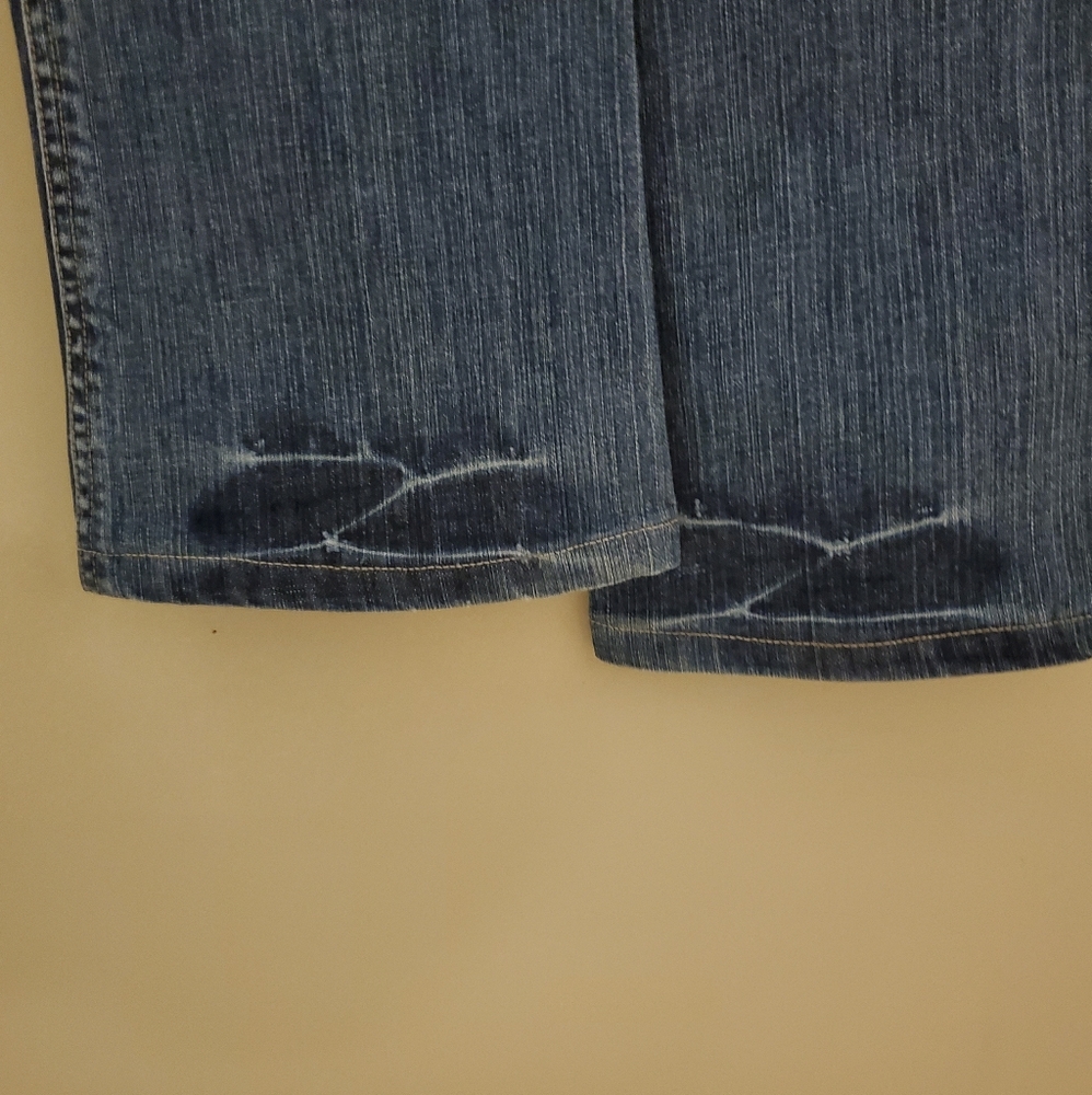 Elie Tahari Womens Distressed Boot Cut Jeans sz 6 - Picture 4 of 5